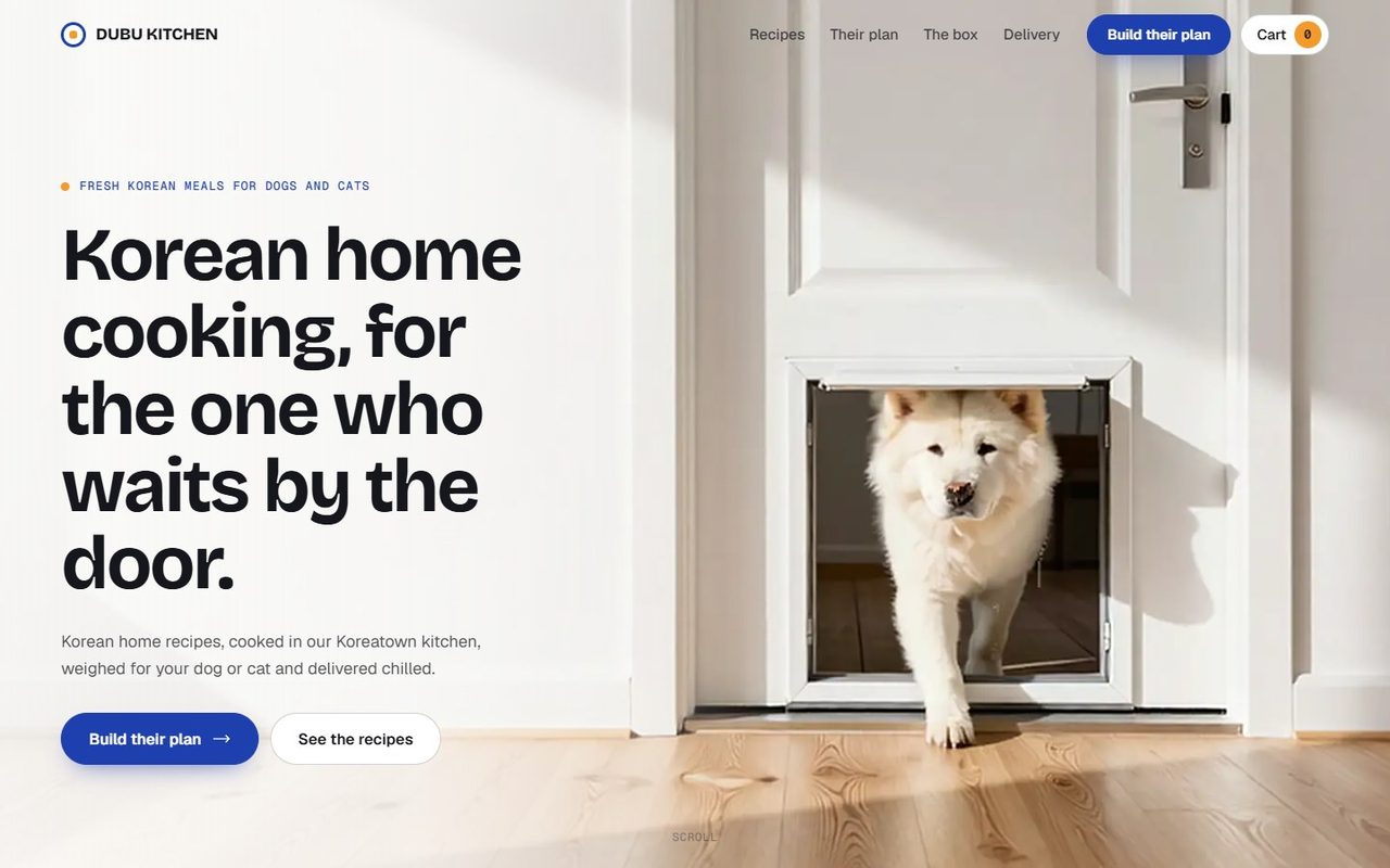 DUBU KITCHEN: The Jindo at the pet door